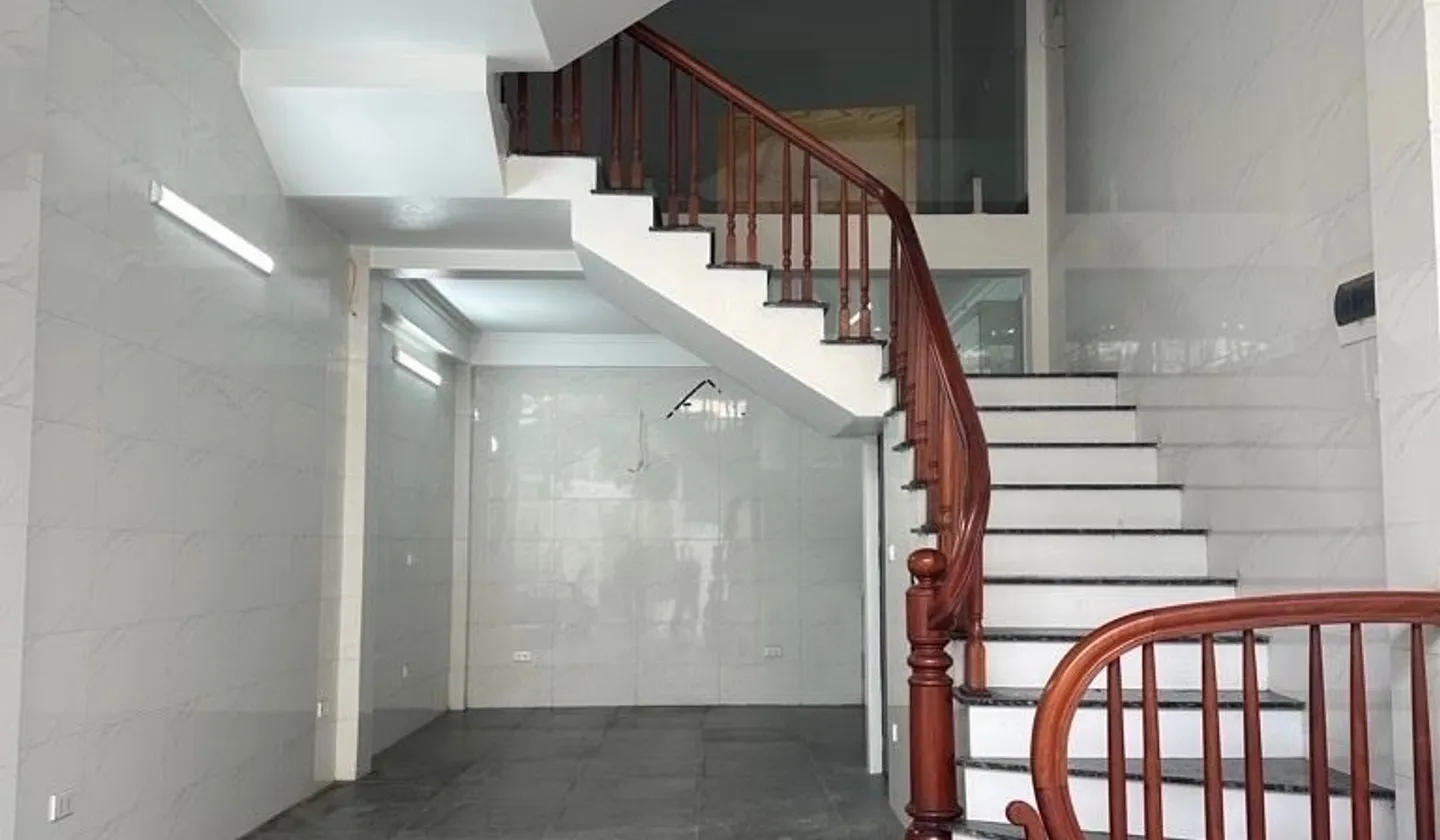 Bán nhà Hoài Đức sát Vành đai 3.5 mặt ngõ thông ô tô tránh kinh doanh
40m dân xây 5 tầng hơn 8 tỷ... Bán nhà riêng tại Hoài Đức, Hà Nội 01
