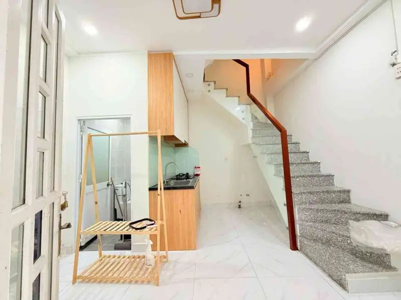 Nhà nhỏ xinh 3 tầng, đầy đủ tiện nghi, giá mềm tại Khánh Hội... Bán nhà riêng tại Khánh Hội, Hồ Chí Minh 01
