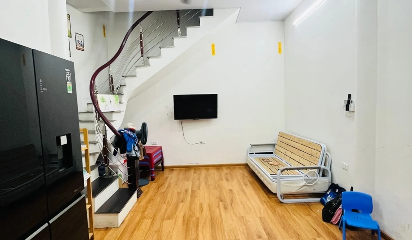4 tỷ 6 / Nhà lô góc 2 tầng thoáng mát tại trung tâm Vĩnh Tuy, Hai Bà Trưng / 0866863387... Bán nhà riêng tại Vĩnh Hưng, Hà Nội 01