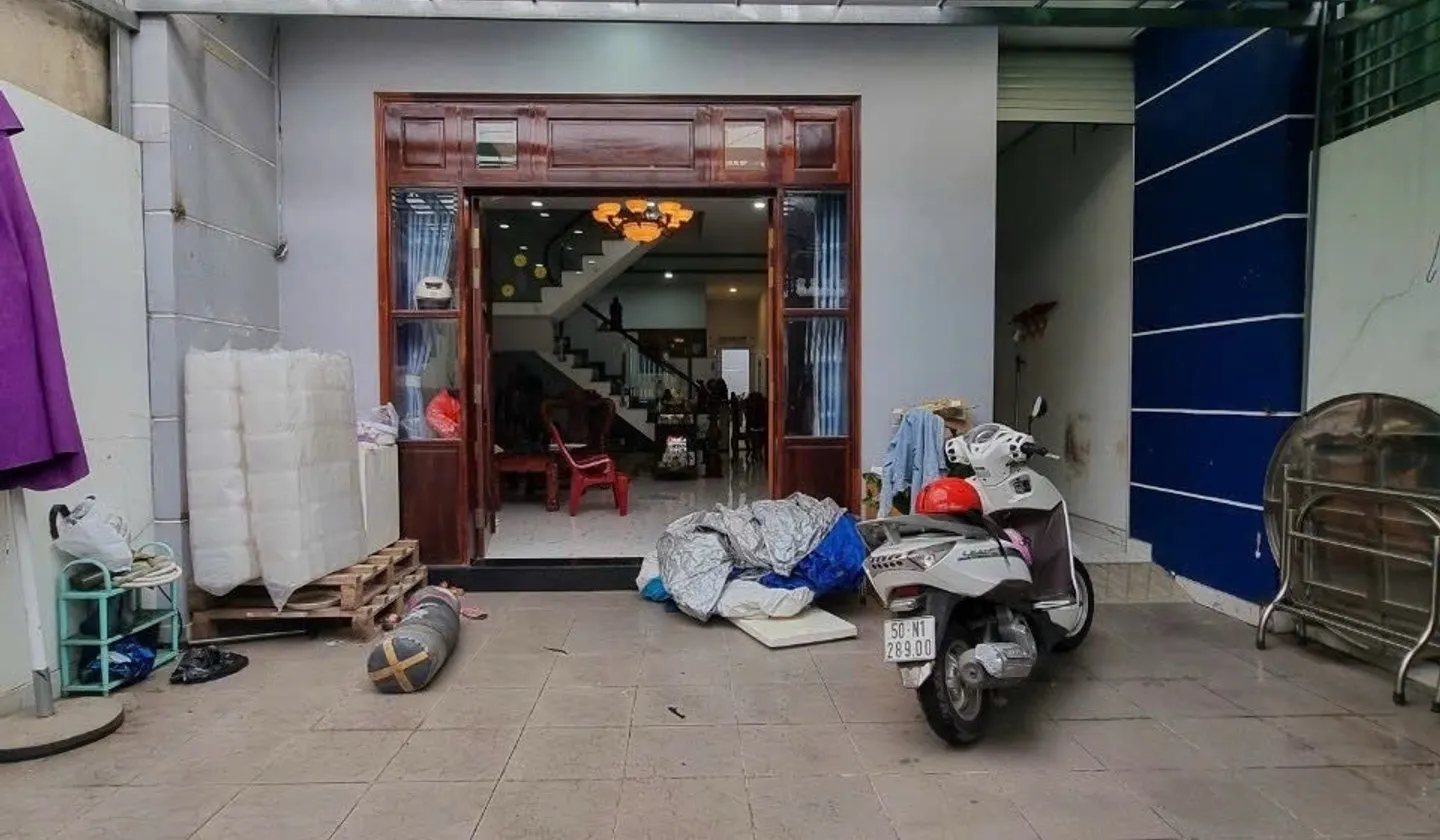 NHÀ 2 TẦNG NGANG 6M - MT ĐƯỜNG TÂN HIỆP - GẦN CHỢ HM - 5Đ HƠN... Bán nhà riêng tại Hóc Môn, Hồ Chí Minh 01