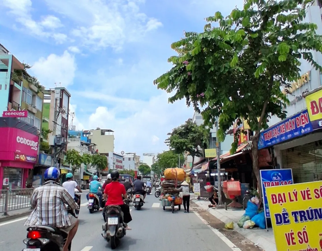 Nhà Bà Hom 3 mặt tiền – nở hậu 5,5m , giá mới 9 tỷ... Bán nhà mặt phố tại Phú Lâm, Hồ Chí Minh 01