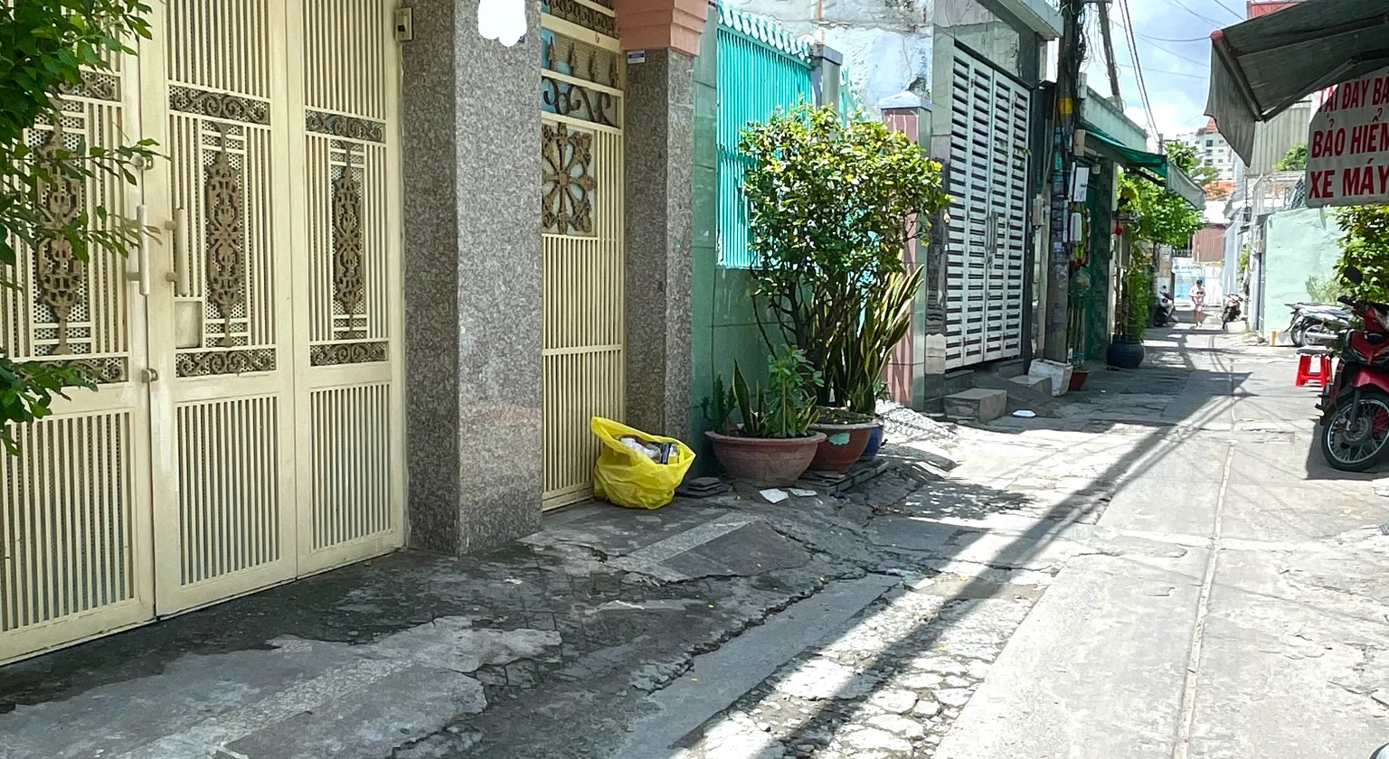 Ngay chợ Tân Hương /TÂN PHÚ - 72m2 - 2 tầng - 3PN - nhà có sân rộng đậu oto - DT 4x18 vuông vức đẹp... Bán nhà riêng tại Tân Sơn Nhì, Hồ Chí Minh 01