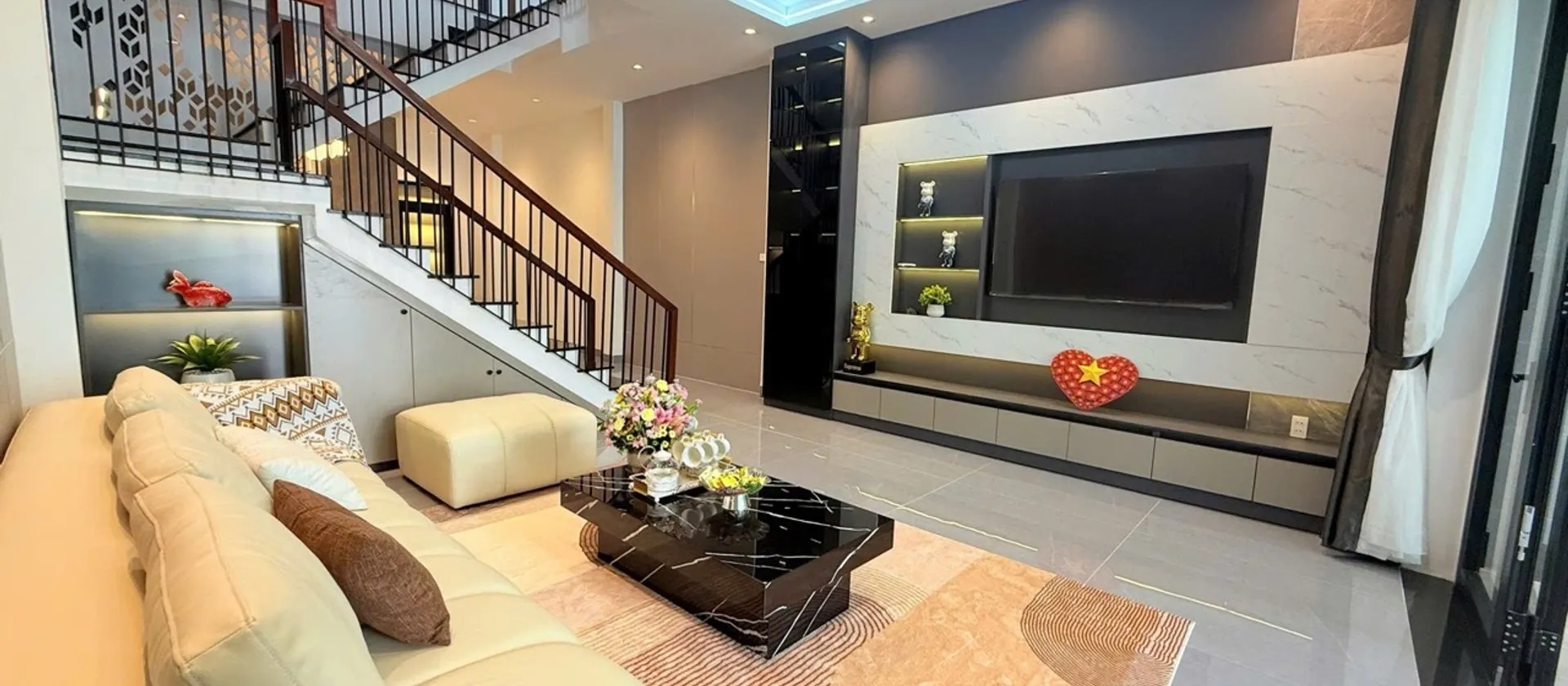 Nhà phố 3 tầng sang trọng tại Hòa Xuân, sẵn nội thất xịn... Bán nhà mặt phố tại Hòa Xuân, Đà Nẵng 01