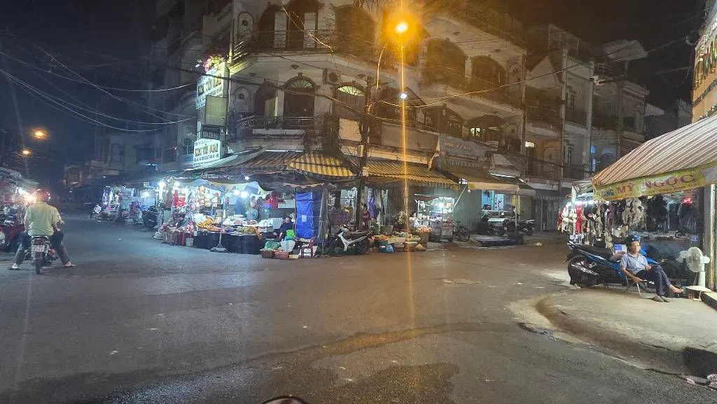 Bán nhà 5 tầng mặt tiền chợ Hồ Trọng Quý, kinh doanh sầm uất... Bán nhà mặt phố tại Bình Phú, Hồ Chí Minh 01