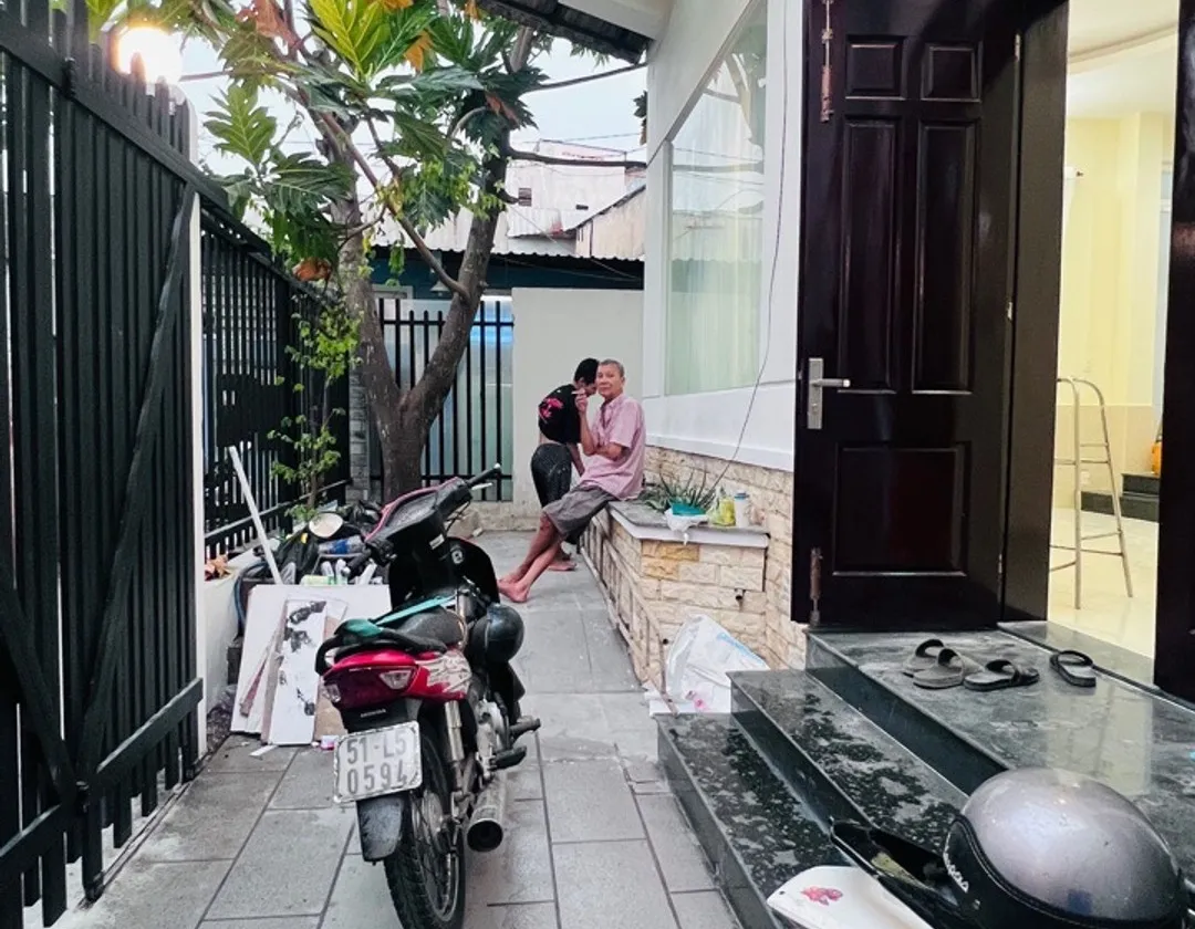 Nhà 3 tầng có gara siêu đẹp tại Tân Hưng quận 7, cơ hội vàng cho nhà đầu tư... Bán nhà riêng tại Tân Hưng, Hồ Chí Minh 01