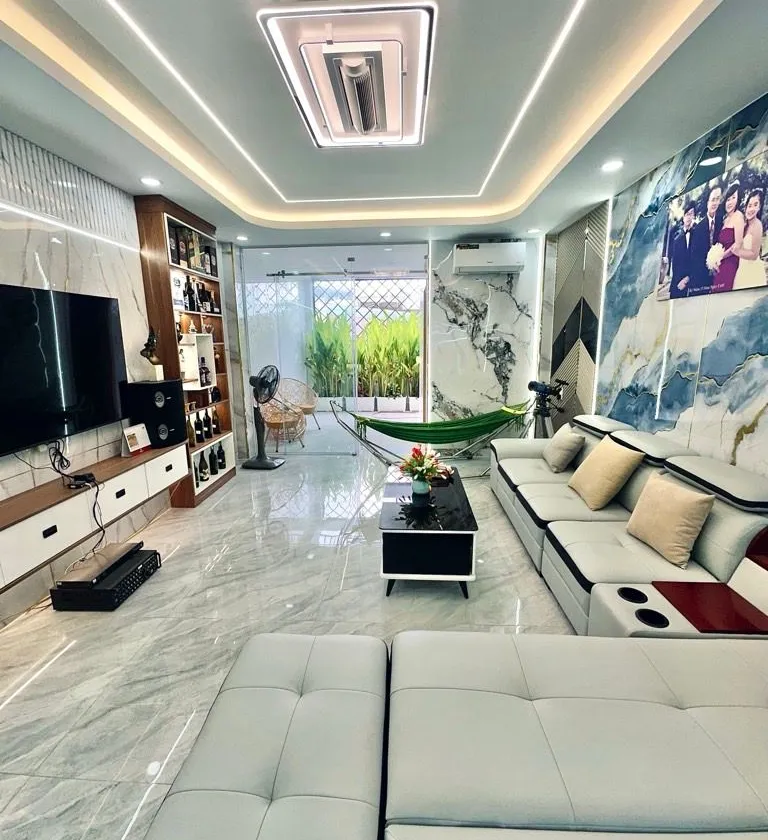 Cơ hội sở hữu nhà 5 tầng mới xây tại Tân Thới Hiệp giá tốt hiếm có... Bán owner_side tại Tân Thới Hiệp, Hồ Chí Minh 01
