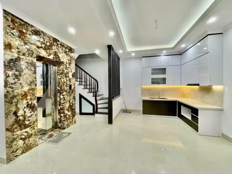 Nhà Trắng Sang Chảnh, Cầu Giấy 6 Tầng Hiện Đại Có Thang Máy... Bán nhà riêng tại Cầu Giấy, Hà Nội 01