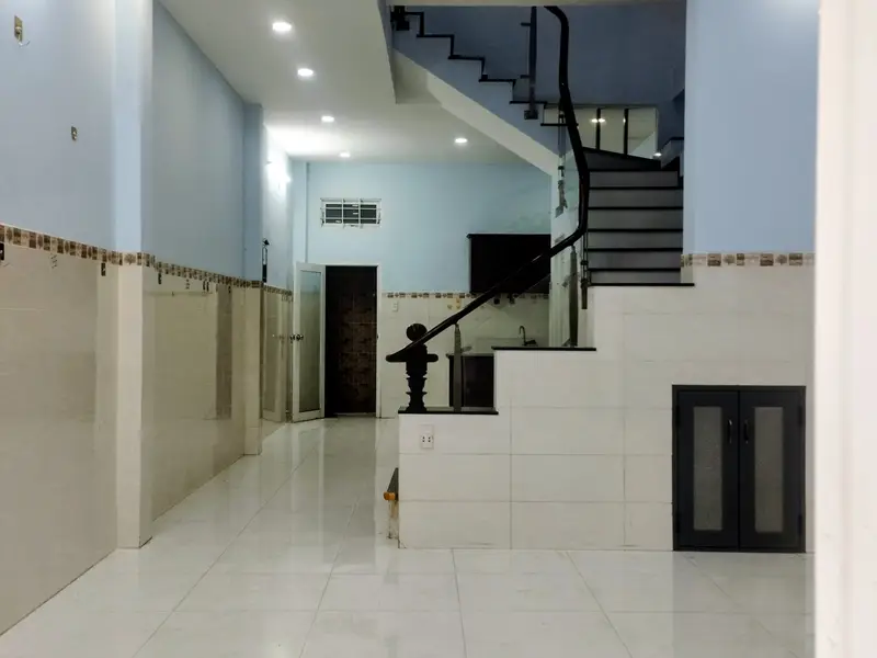 Nhà Tân Bình - Lý Thường Kiệt nở hậu, 2 tầng ở ngay - ngang hơn 4m - dài hơn 12m - hơn 6 tỷ.... Bán nhà riêng tại Tân Hòa, Hồ Chí Minh 01