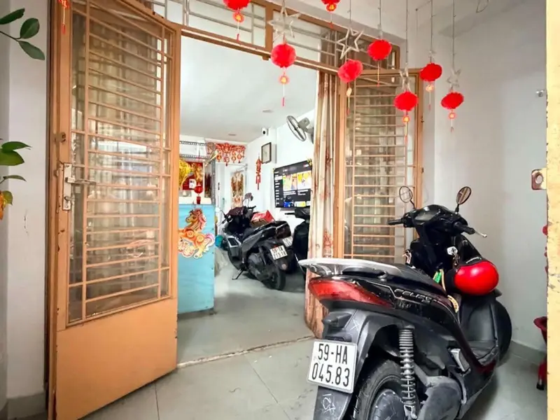 Nhà riêng 2 tầng sân rộng, vị trí gần mặt tiền quận 5... Bán nhà riêng tại Chợ Quán, Hồ Chí Minh 01