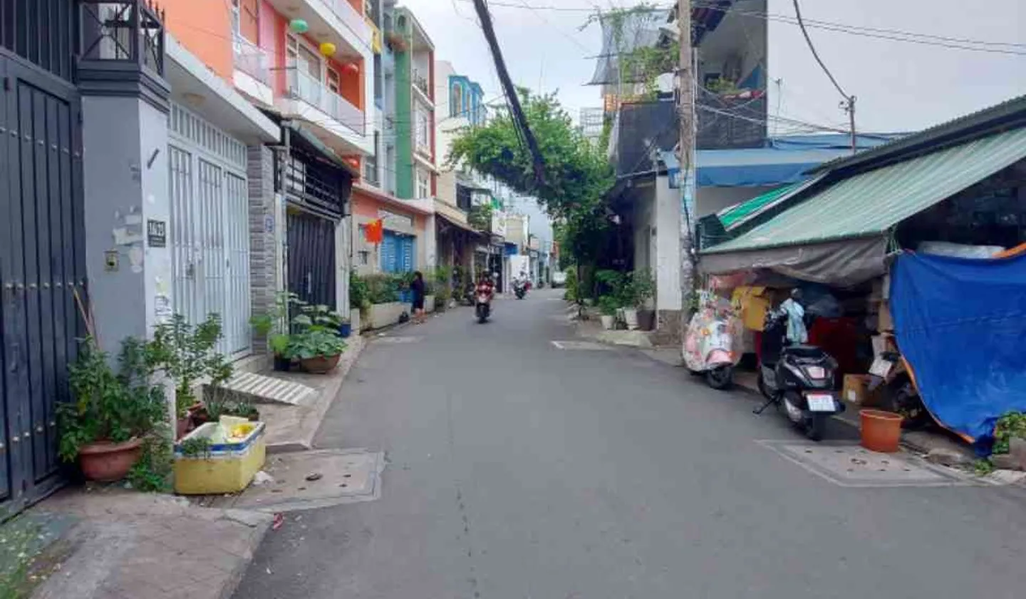 Bán đất tặng nhà cấp 4 ngang khủng, tách làm 2 căn.
Một bên cho thuê 8tr/tháng. Một bên để trống... Bán nhà riêng tại Tây Thạnh, Hồ Chí Minh 01