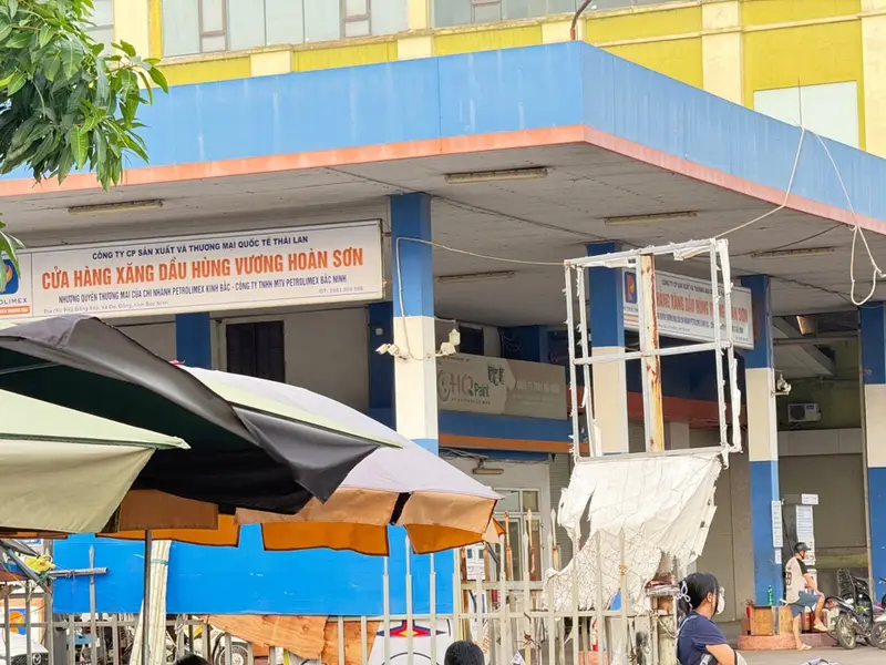 ngã tư cây xăng hoàn sơn - cầu vượt đồng sép DT gần 80m Mt 6m nhà 6 tầng 9 PN có thang máy... Bán nhà mặt phố tại Từ Sơn, Bắc Ninh 01