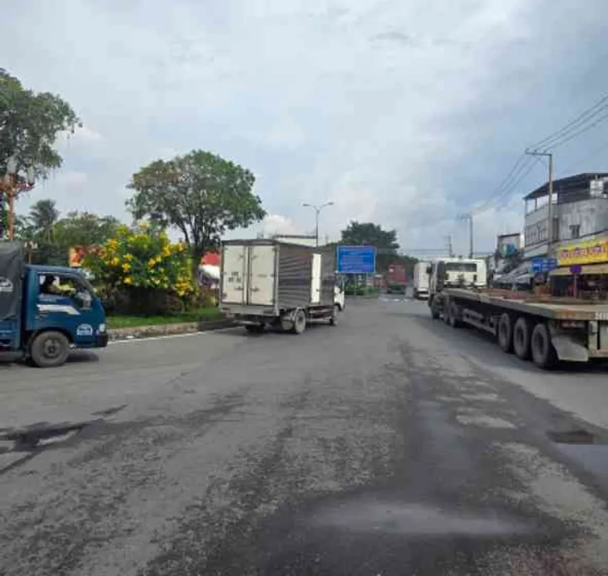 Nhà mặt tiền tỉnh lộ 10 giá mềm mại trên 10 tỷ đồng... Bán nhà mặt phố tại Bình Lợi, Hồ Chí Minh 01