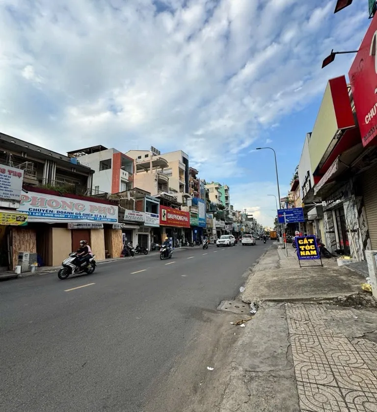 Nhà mặt tiền kinh doanh Lạc Long Quân - Cơ hội vàng đáng sở hữu ngay trung tâm Tân Bình... Bán nhà mặt phố tại Bảy Hiền, Hồ Chí Minh 01