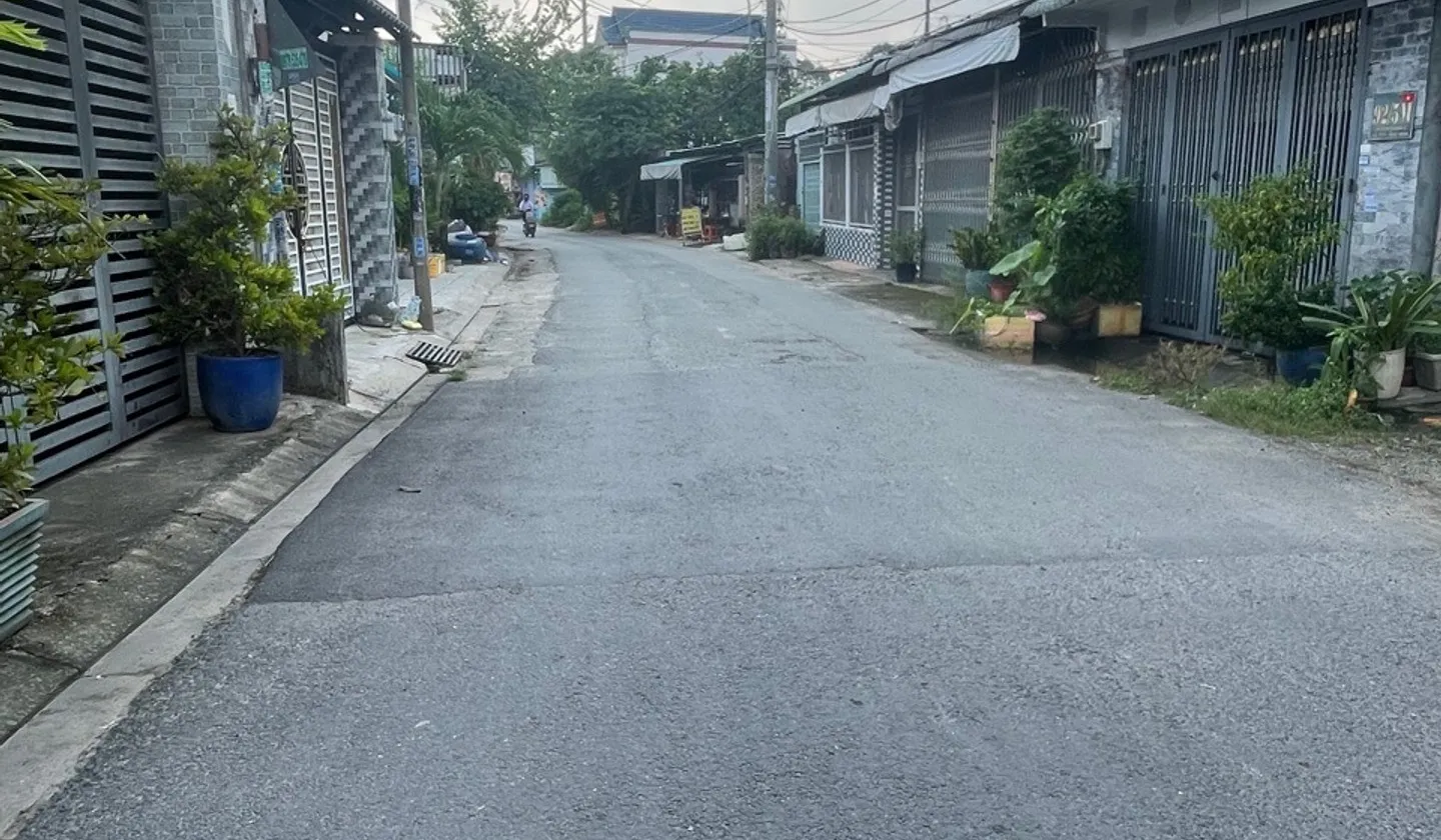 Bán Mt nhựa gần sân banh Thới Tứ, Hóc Môn, 6x20m bán 5.x tỷ... Bán nhà mặt phố tại Đông Thạnh, Hồ Chí Minh 01