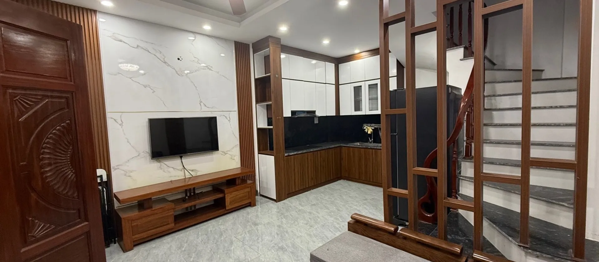 Nhà 5 tầng tại phường Việt Hưng, Hà Nội, nội thất đầy đủ, gần đường ô tô... Bán nhà riêng tại Việt Hưng, Hà Nội 01
