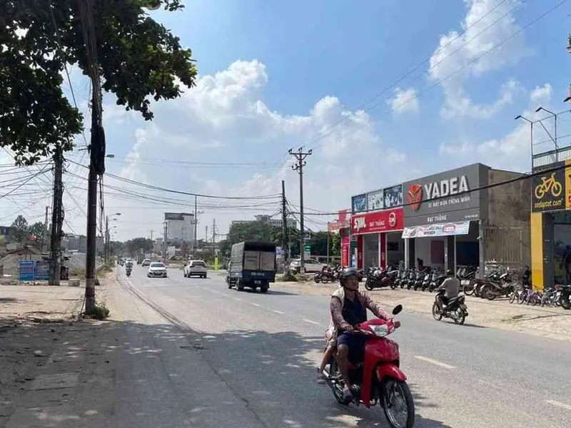 Mô Tả:

+ Diện Tích trên sổ 86.9m full thổ cư 
+ Mặt Tiền 5.5m và Mặt Hậu 6.4m
+ Đất lô góc, đường... Bán đất tại Sóc Sơn, Hà Nội 01