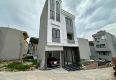Bất động sản 3,5 tầng Cao Xanh
Giá 3tỷ750... Bán nhà riêng tại Cao Xanh, Quảng Ninh 02