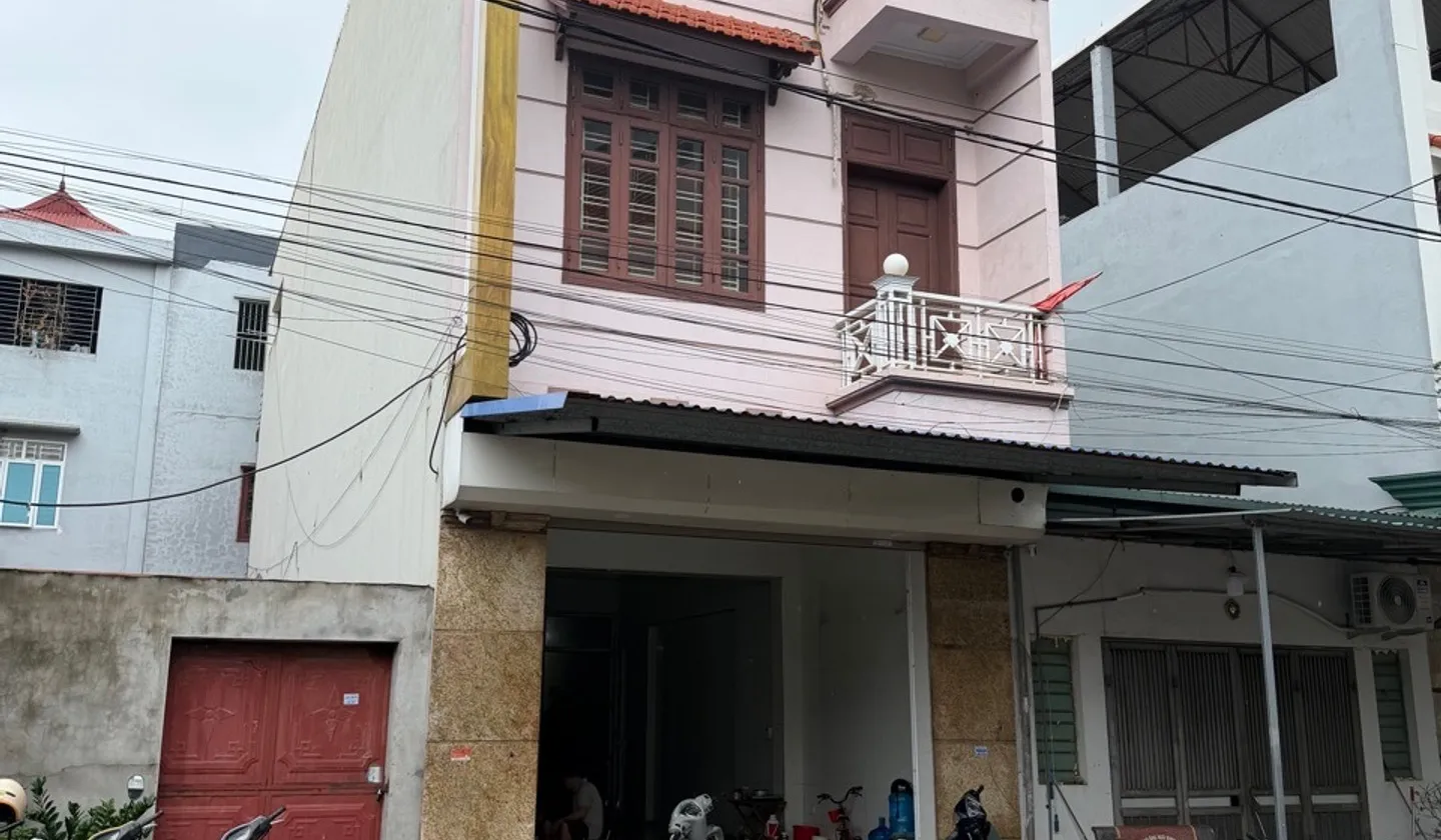 NHÀ 3 TẦNG – VỈA HÈ – Ô TÔ TRÁNH – KHU DÂN CƯ SẦM UẤT.... Bán nhà riêng tại Từ Sơn, Bắc Ninh 01