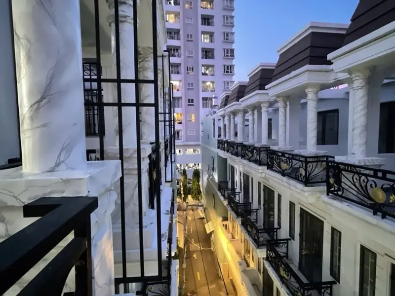 NHÀ 4 TẦNG MỚI ĐẸP, ĐƯỜNG Ô TÔ RA VÀO THOẢI MÁI, 4PN, PHÒNG THỜ, 2 SÂN THƯỢNG, CHỈ 6.X TỶ... Bán nhà riêng tại Bình Phú, Hồ Chí Minh 01