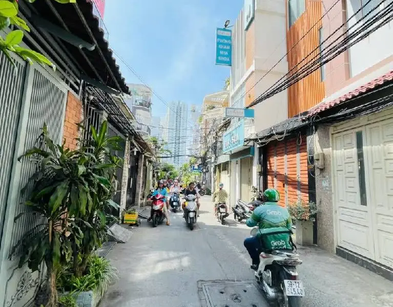 Nhà Riêng 4 Tầng Hẻm Xe Hơi Sát Mặt Tiền Phạm Hùng - Cơ Hội Vàng Cho Gia Đình... Bán nhà riêng tại Chánh Hưng, Hồ Chí Minh 01
