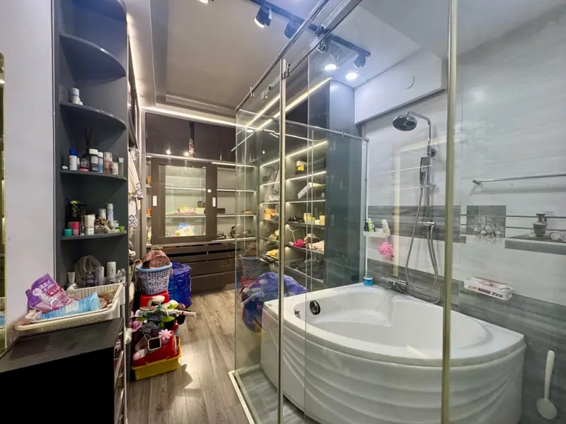 Nhà 4 tầng 5 phòng ngủ ngay trung tâm quận 10... Bán nhà riêng tại Vườn Lài, Hồ Chí Minh 01
