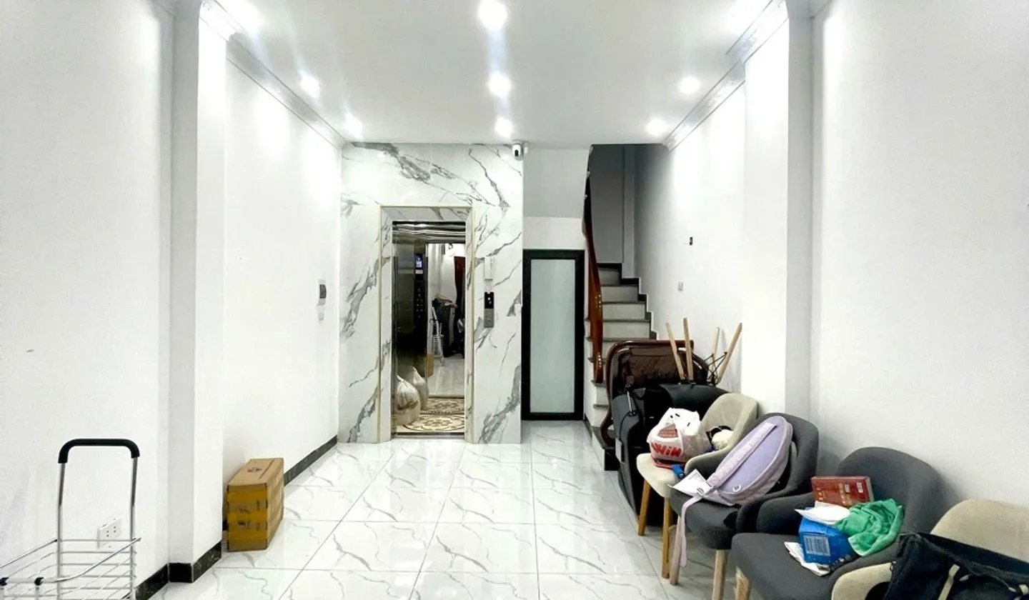 Nhà 6 tầng thang máy đẹp tại Đại Từ, giảm chào 1 tỷ, giá mới 8.5 tỷ. Vị trí hiếm, tiện ích đầy đủ.... Bán nhà riêng tại Định Công, Hà Nội 01