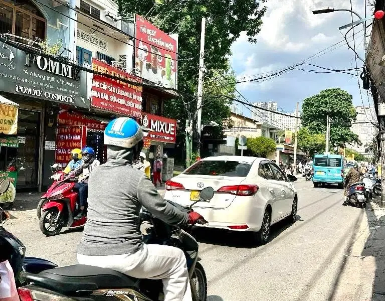 Nhà 116m2, hẻm ô tô sát mặt tiền Ngô Tất Tố, giáp Q1. Cách TTHC mới 1 cây cầu, nhà cũ tiện xây mới... Bán owner_side tại Thạnh Mỹ Tây, Hồ Chí Minh 01