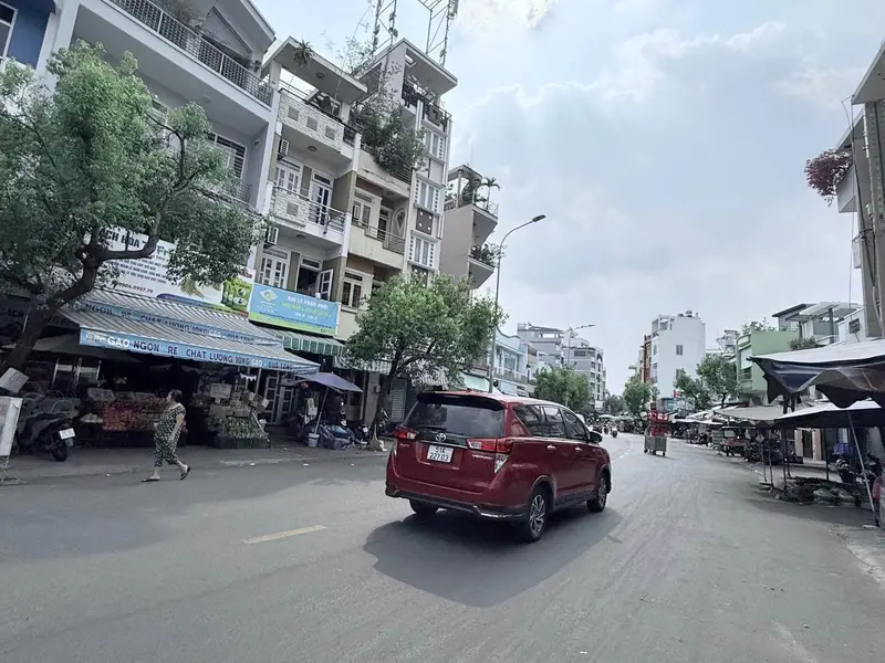 Bán nhà riêng 3 tầng diện tích 90.4 m² hướng Đông Nam tại Hoàng Hoa Thám, giá 9.98 tỷ... Bán nhà riêng tại Bình Lợi Trung, Hồ Chí Minh 01