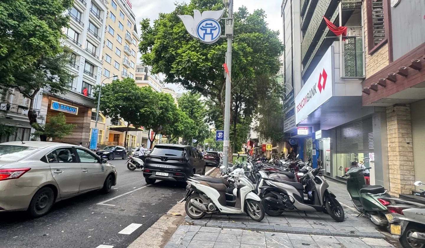 Biệt thự mặt phố lô góc Hoàn Kiếm với tầm nhìn Hilton Garden và thang máy hiện đại... Bán nhà mặt phố tại Hoàn Kiếm, Hà Nội 01