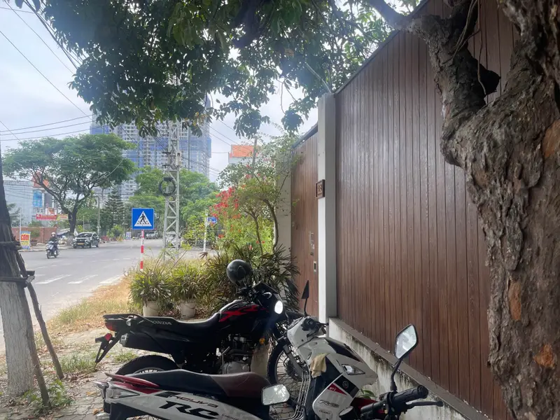 Bán nhà mặt phố tại quận Ngũ Hành Sơn, Đà Nẵng, vị trí sát biển, diện tích 165.1 m2... Bán nhà mặt phố tại Ngũ Hành Sơn, Đà Nẵng 01