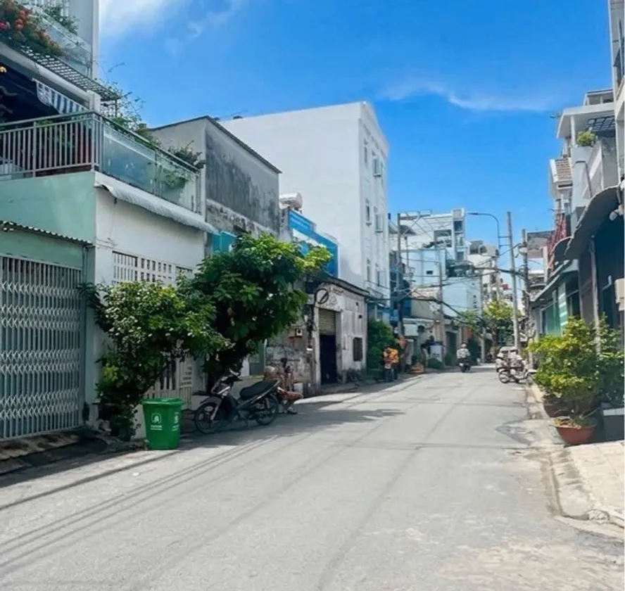 Nhà 2 tầng xinh xắn, 5 phòng ngủ, 4x20m, hẻm 1/ Ngay Bệnh Viện Bình Tân, nhỉnh 3 tỷ... Bán nhà riêng tại Bình Trị Đông, Hồ Chí Minh 01