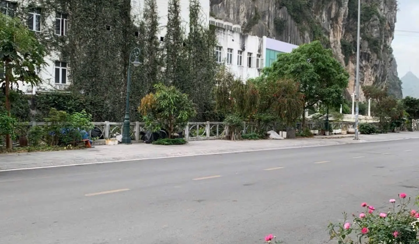 Nhà 5 tầng đẹp lung linh trung tâm Hòn Gai, giá cực hợp lý!... Bán nhà mặt phố tại Hồng Gai, Quảng Ninh 01