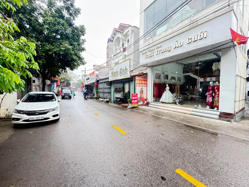 🌺LÔ GÓC 2 MẶT TIỀN - SẴN NHÀ 2 TẦNG SỬA CHÚT Ở NGAY - ĐƯỜNG OTO VÀO ĐẤT - CÁCH TRỤC CHÍNH KINH D... Bán đất tại Tiến Thắng, Hà Nội 01