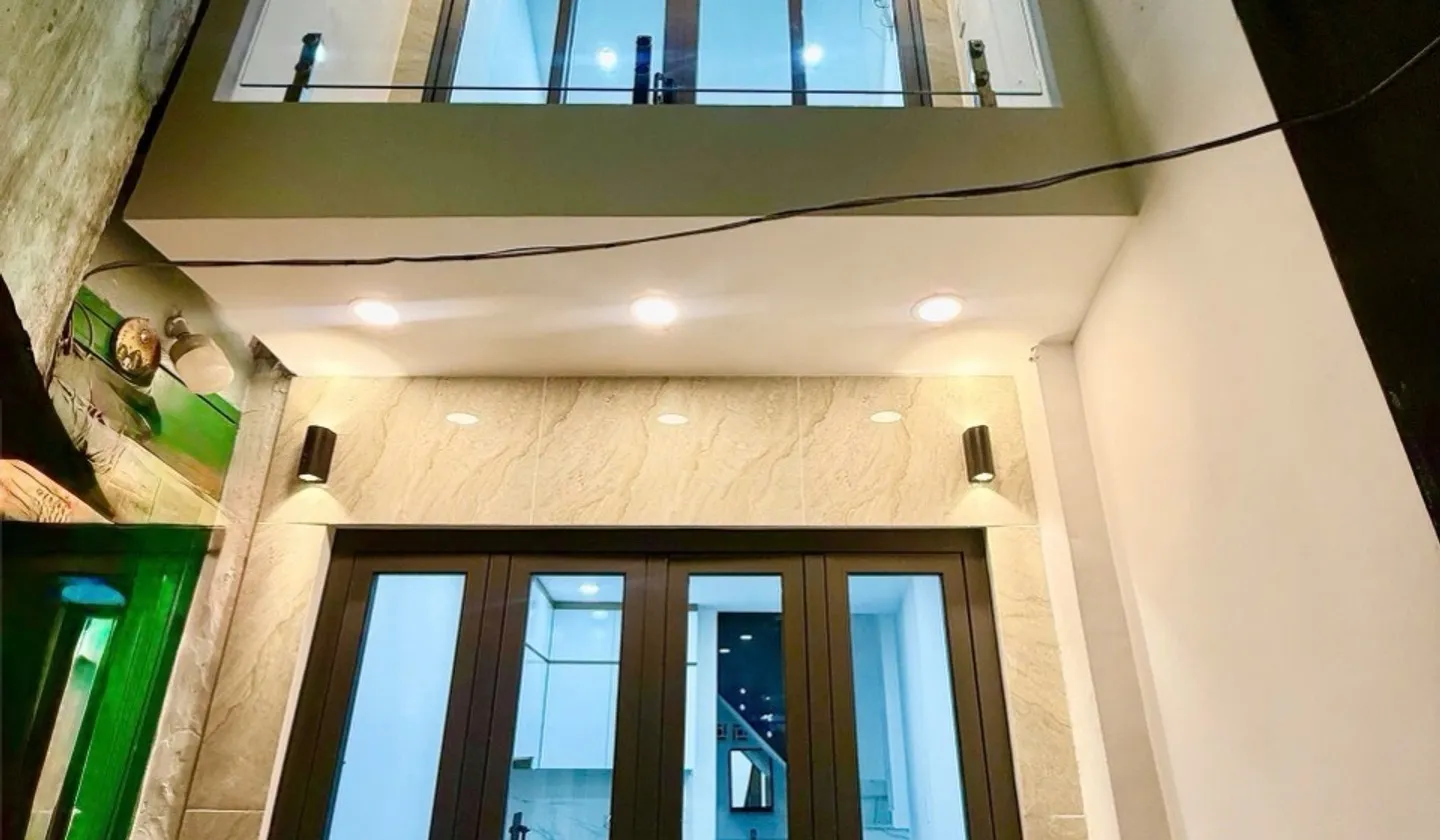 Bán nhà riêng 3 tầng tại quận Tây Hồ, giá 2,89 tỷ... Bán nhà riêng tại Hòa Bình, Hồ Chí Minh 01