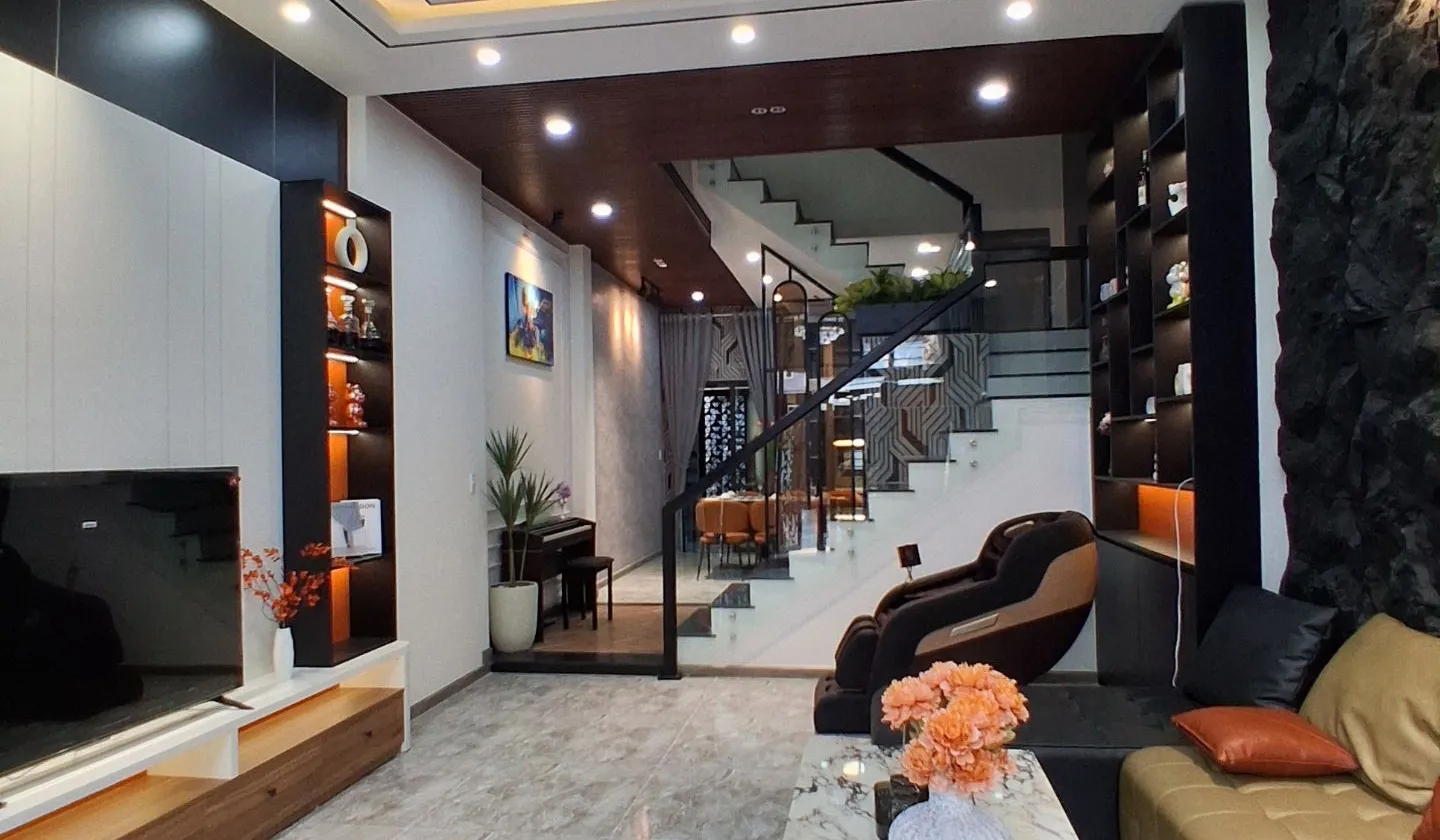 Cơ hội hiếm có sở hữu nhà 3 tầng sát biển Nguyễn Tất Thành... Bán nhà mặt phố tại Hòa Khánh, Đà Nẵng 01