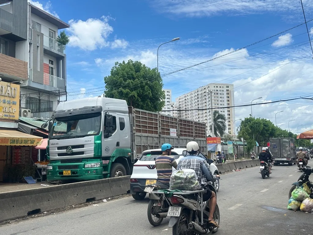 Bán nhà mặt phố kinh doanh 3 tầng Mt Nguyễn Thị Sóc, Hóc Môn, diện tích 105m2... Bán nhà mặt phố tại Xuân Thới Sơn, Hồ Chí Minh 01