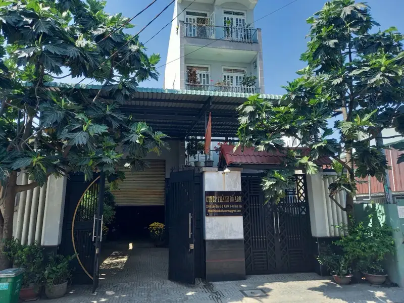 Nhà gồm sân để xe, trệt, 1 lửng, 1 lầu, phòng thờ, sân thượng
+ Trệt sân để xe hơi, phòng khách, s... Bán nhà riêng tại Bình Tân, Hồ Chí Minh 01