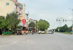 ngã tư cây xăng hoàn sơn - cầu vượt đồng sép DT gần 80m Mt 6m nhà 6 tầng 9 PN có thang máy... Bán nhà mặt phố tại Từ Sơn, Bắc Ninh 03
