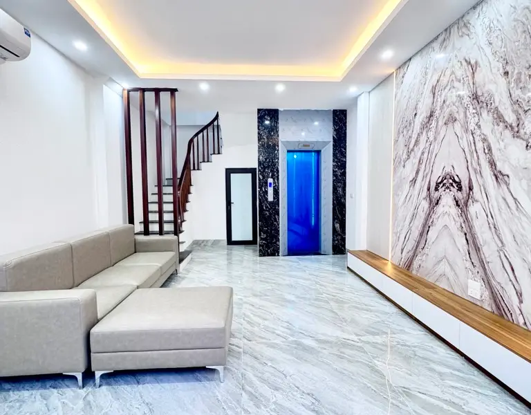 Nhà 6 tầng thang máy tại phường Việt Hưng, Hà Nội với mặt tiền rộng và nội thất đầy đủ... Bán owner_side tại Việt Hưng, Hà Nội 01