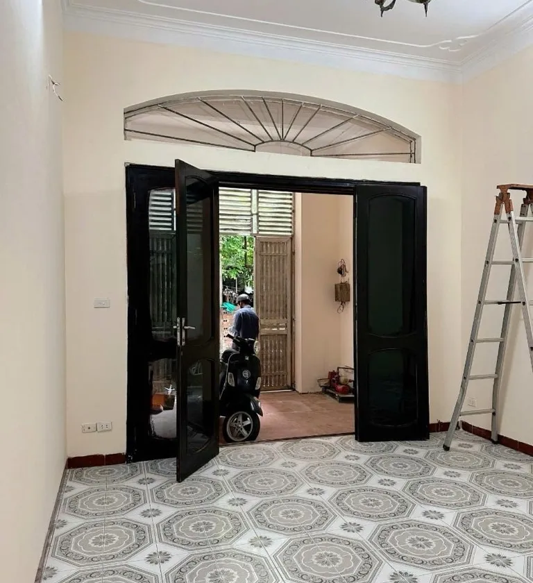 Nhà 4 tầng chắc chắn, 3 phòng ngủ, vị trí trung tâm Nguyễn Khánh Toàn, tiện xây CCMN... Bán owner_side tại Cầu Giấy, Hà Nội 01
