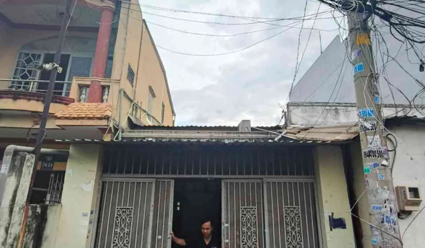 Nhà hẻm xe 7 chỗ, quận 12 - sổ vuông vức, tiện nghi đầy đủ... Bán nhà riêng tại Tân Thới Hiệp, Hồ Chí Minh 01