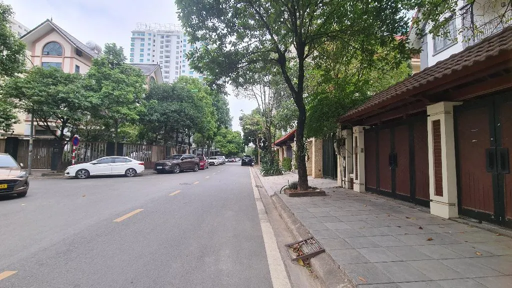 Bán BIỆT THỰ SIÊU RẺ TẠI CÔNG VIÊN CẦU GIẤY__307 M 4 TẦNG.15 MT .OTO TRÁNH.NHỈNH 90 TỶ... Bán biệt thự, liền kề tại Cầu Giấy, Hà Nội 01