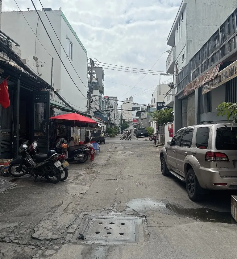 Nhà 2 tầng 7 PN, diện tích 77m2, quận an ninh, giá 8.4 tỷ... Bán owner_side tại Phú Thọ Hòa, Hồ Chí Minh 01