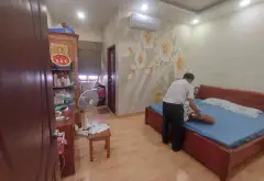 - 1 nửa nhà tầng trệt trống để xe hơi 7 chỗ, 1 phòng bếp, 1 phòng khách, 1 phòng thờ, 5 phòng ngủ,... Bán nhà mặt phố tại An Lạc, Hồ Chí Minh 04