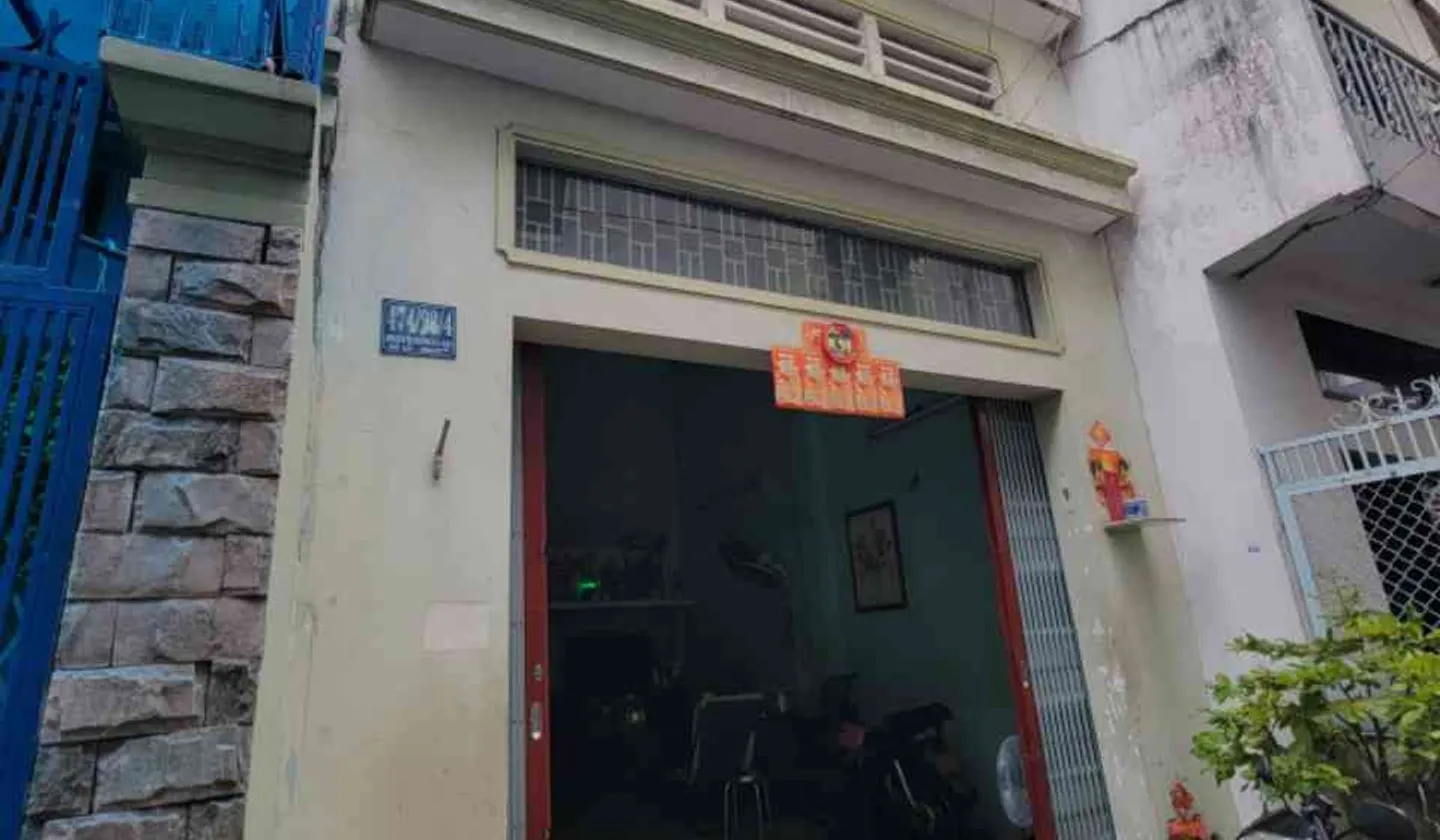 Nhà 3 tầng rộng 61m², 5 phòng ngủ ngay Nguyễn Tri Phương... Bán nhà riêng tại Vườn Lài, Hồ Chí Minh 01