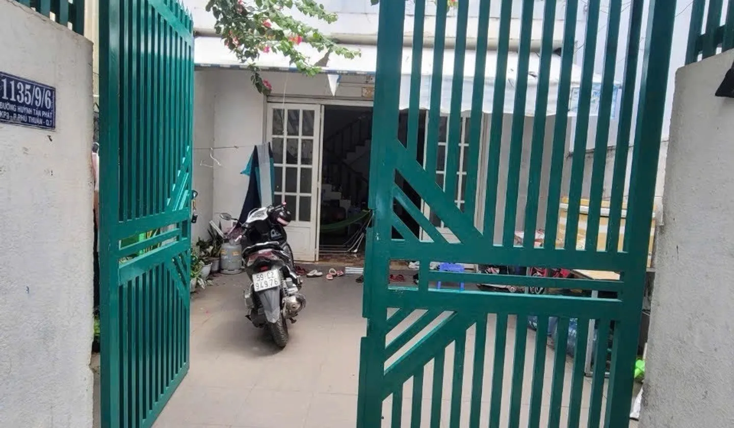 ❌️❌️ BẤT NGỜ CHƯA ❌️❌️
NHÀ 2 TẦNG - MÁI CHE THANG

5 × 20

CHỈ HƠN 6 ĐỒNG

SHR CHUẨN CHỈNH... Bán nhà riêng tại Phú Thuận, Hồ Chí Minh 01