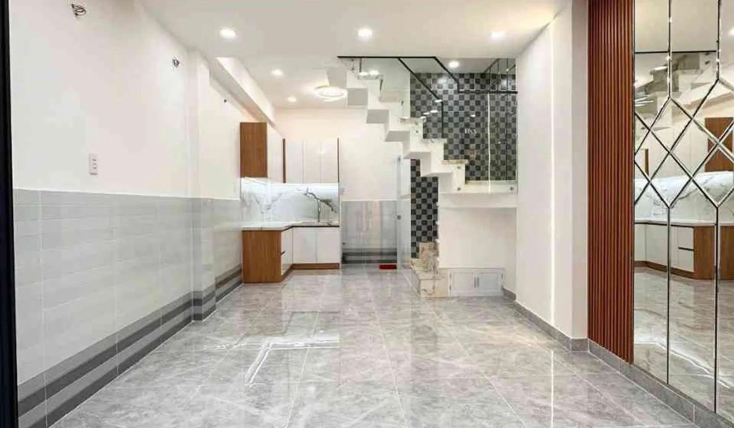 Cơ hội hiếm có: Nhà 2 tầng mới toanh, vị trí trung tâm Quận 8, giá cực tốt... Bán nhà riêng tại Chánh Hưng, Hồ Chí Minh 01