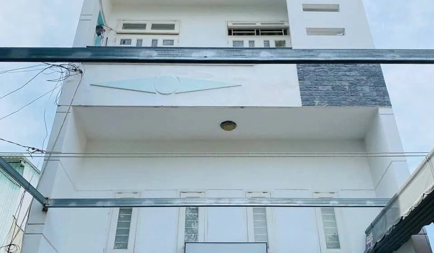Nhà 10 phòng tiện nghi tại An Hội Tây, không gian rộng rãi... Bán nhà riêng tại An Hội Tây, Hồ Chí Minh 01