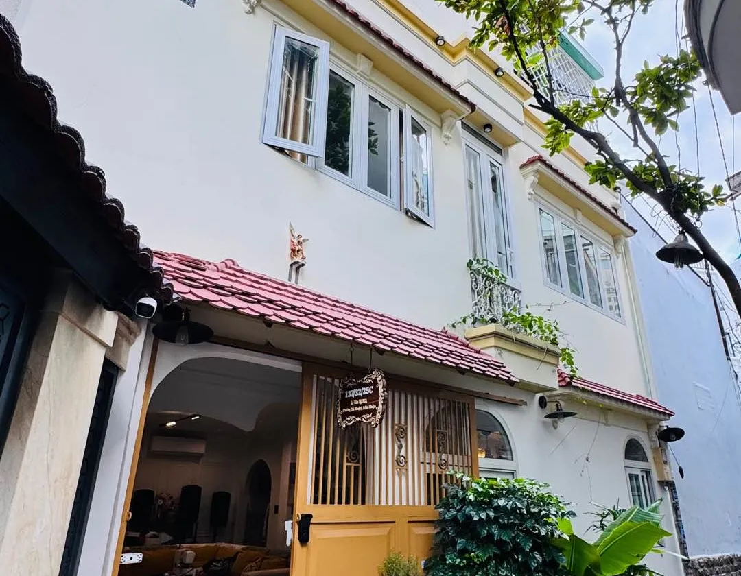 Bán nhà riêng 3 tầng mặt tiền rộng tại quận Phú Nhuận, giá 8.9 tỷ... Bán nhà riêng tại Phú Nhuận, Hồ Chí Minh 01