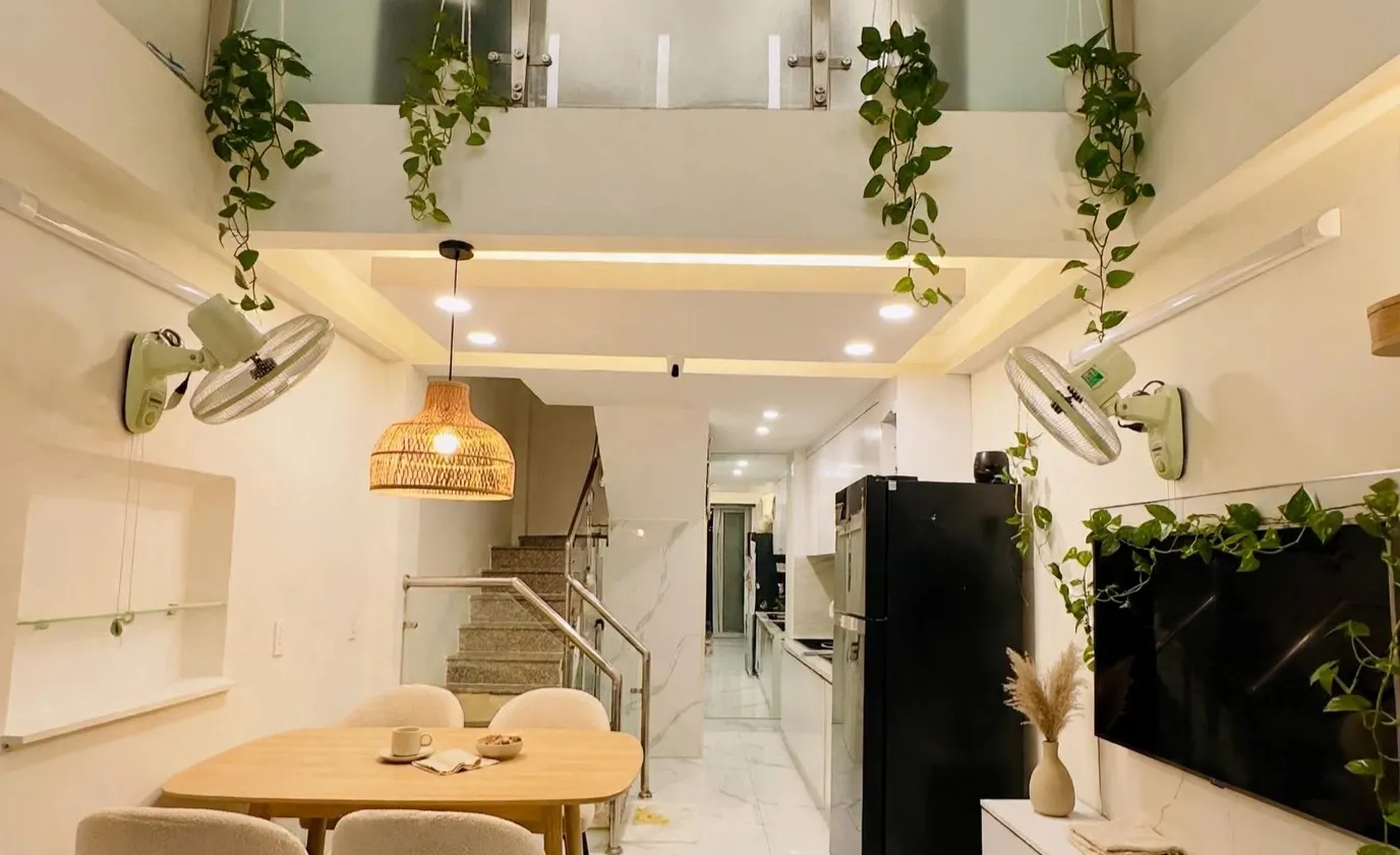SÁT CHỢ XÓM CHIẾU - 5 TẦNG - 5.5 TỶ - SỔ VUÔNG VỨC... Bán nhà riêng tại Khánh Hội, Hồ Chí Minh 01